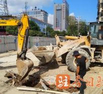 欧美大鸡巴操操操逼逼逼逼快播中文字幕高温下的坚守｜道路建设者用汗水铺就畅通路